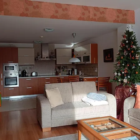 Apartman Poniklec V Hoteli Dóval Kültér fotó