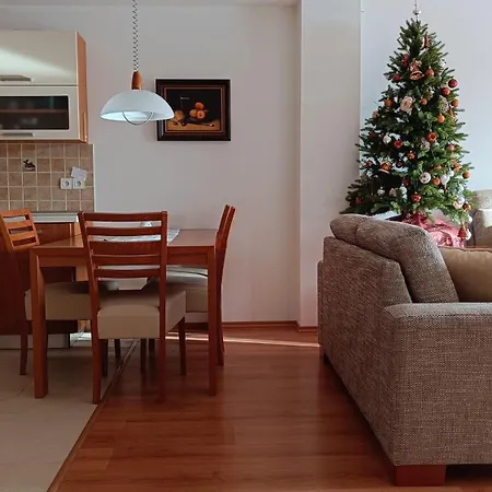 Apartman Poniklec V Hoteli Dóval Kültér fotó