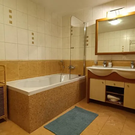 Apartman Poniklec V Hoteli Dóval Kültér fotó