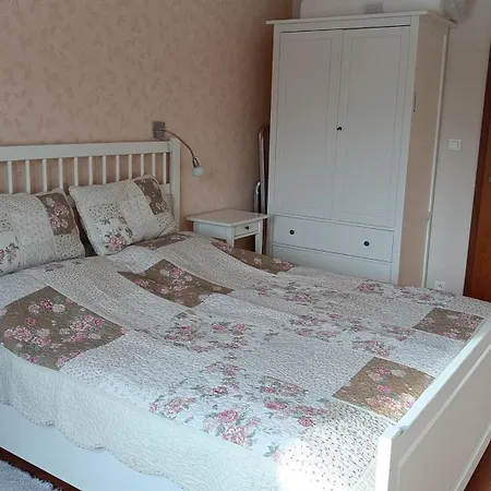 Apartman Poniklec V Hoteli Dóval Kültér fotó