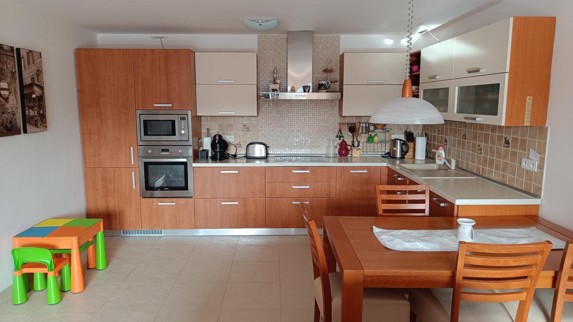 Poniklec V Apartment